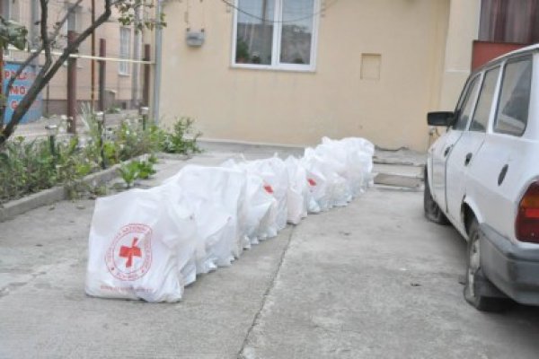 250 de familii nevoiaşe din Constanţa vor primi pachete cu alimente